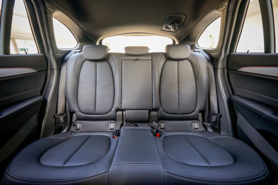 Интерьер BMW X1 sDrive20i M Sport 2019 года  (MY) (фото 13 из 23)